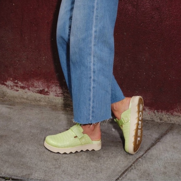 Sorel Viibe Slide On Clogs Luminous Lime Size 9.5 - Picture 4 of 13